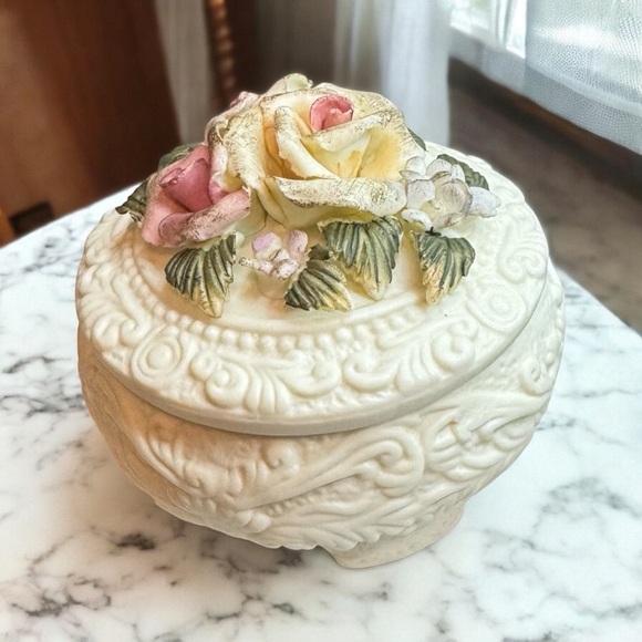 Vintage Ceramic Floral Trinket Box - Picture 2 of 8